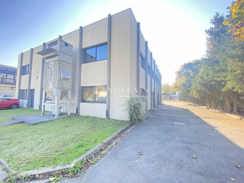 Light Industrial in Lognes to rent - Building Photo - Image 2 of 12