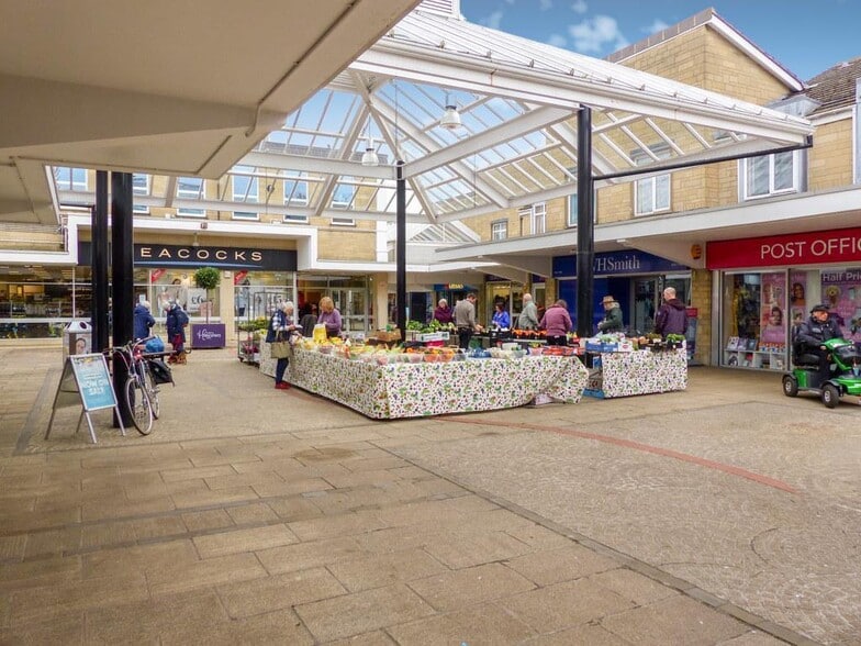 North Row, Warminster to rent - Building Photo - Image 3 of 19