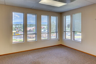 1925 Dominion Way, Colorado Springs, CO for rent Interior Photo- Image 2 of 5