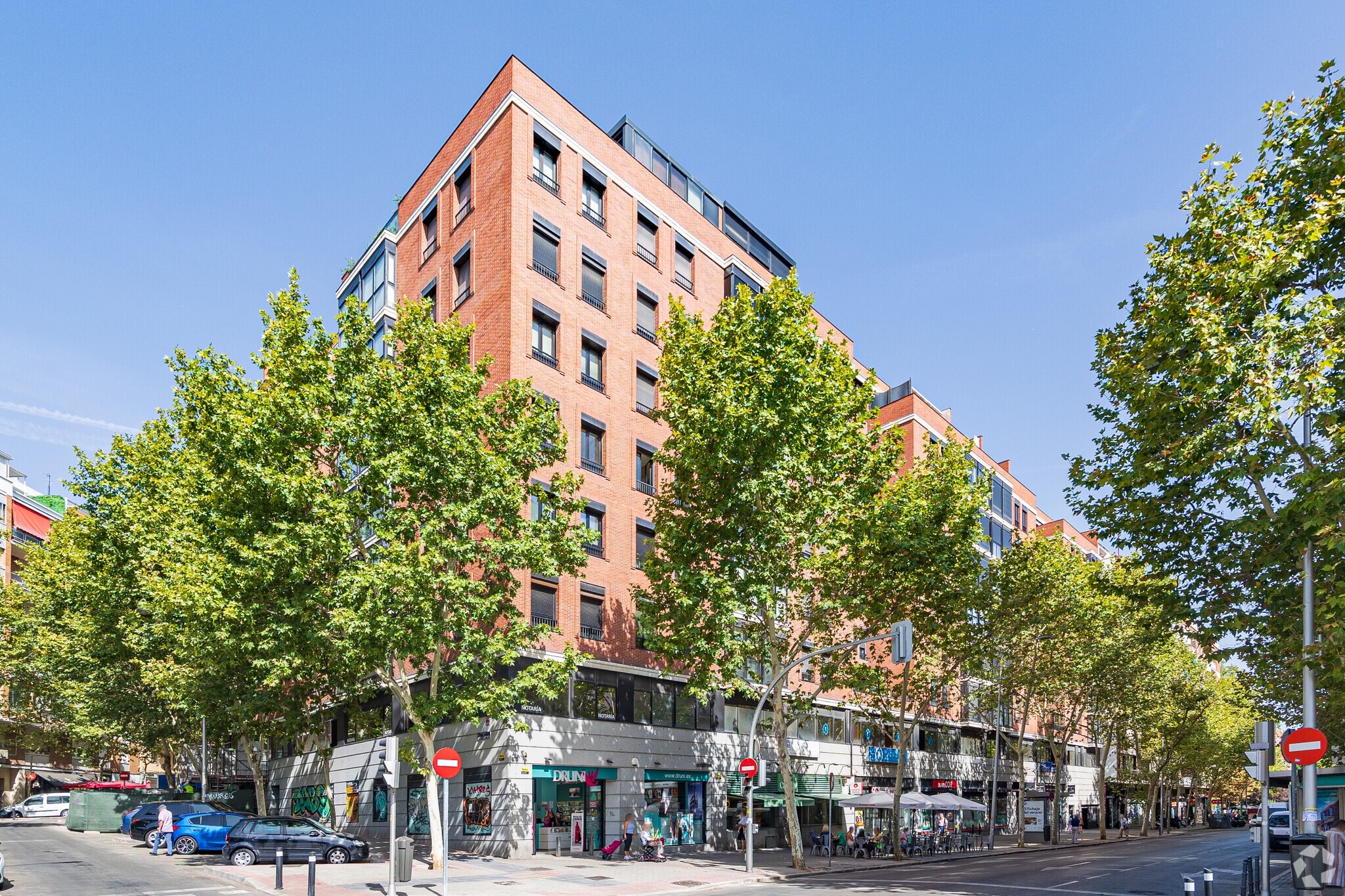 Retail in Madrid, Madrid to rent Primary Photo- Image 1 of 4