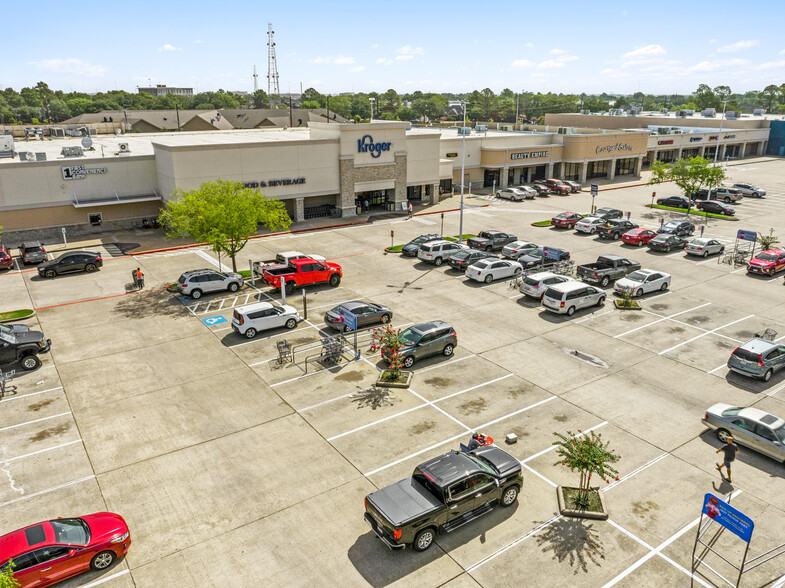 8470-8592 N Highway 6, Houston, TX for rent - Building Photo - Image 1 of 10