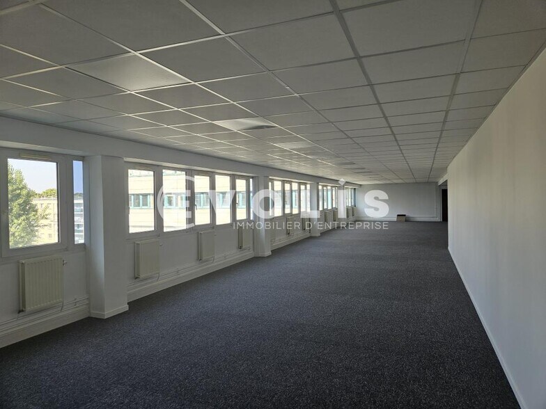 Office in Massy to rent - Interior Photo - Image 2 of 10