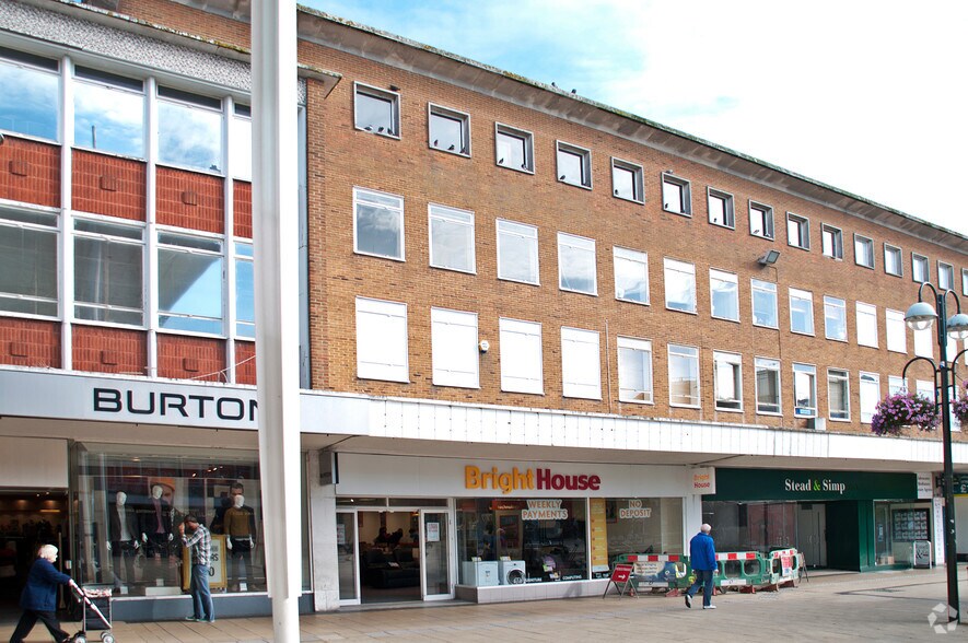 1011 Queens Sq, Crawley RH10 1DY UK