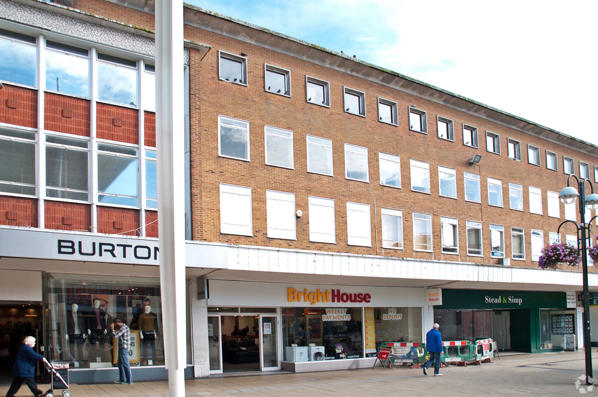 10-11 Queens Sq, Crawley for sale Primary Photo- Image 1 of 1