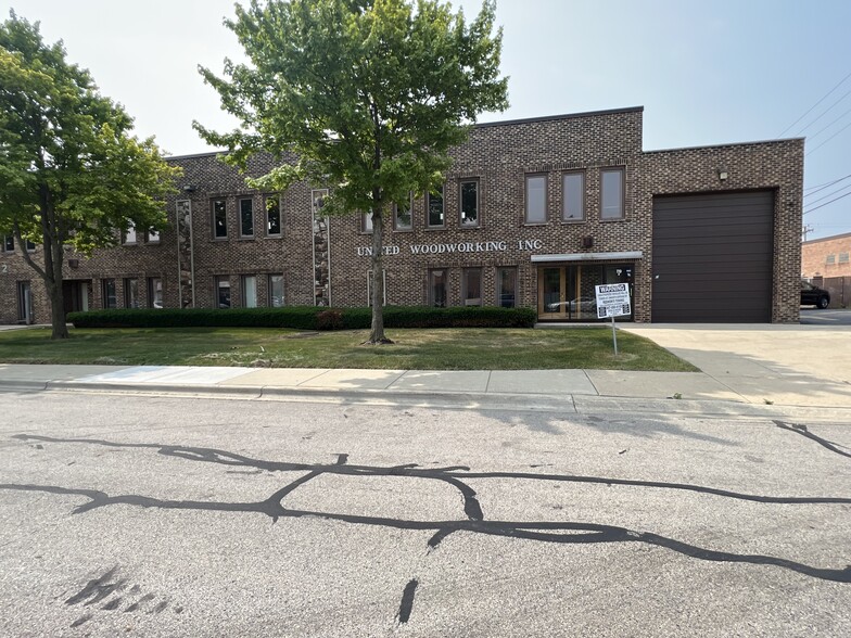 729 Lunt Ave, Schaumburg, IL for sale - Building Photo - Image 1 of 22