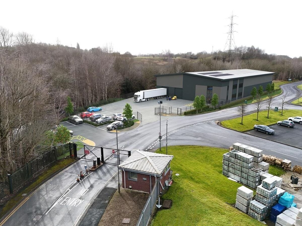 Manchester Old Rd, Manchester to rent Primary Photo- Image 1 of 5