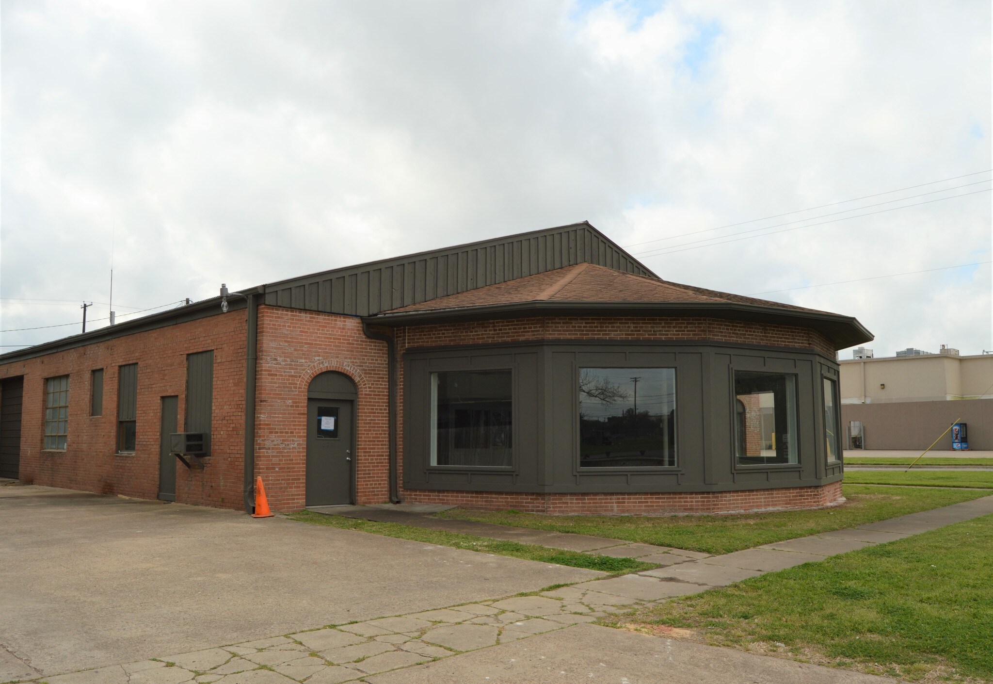 321 W 6th Ave, Corsicana, TX for sale Primary Photo- Image 1 of 1