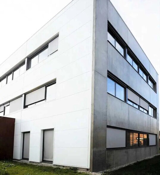 6 Chemin Des Cuers, Dardilly for sale - Building Photo - Image 2 of 11