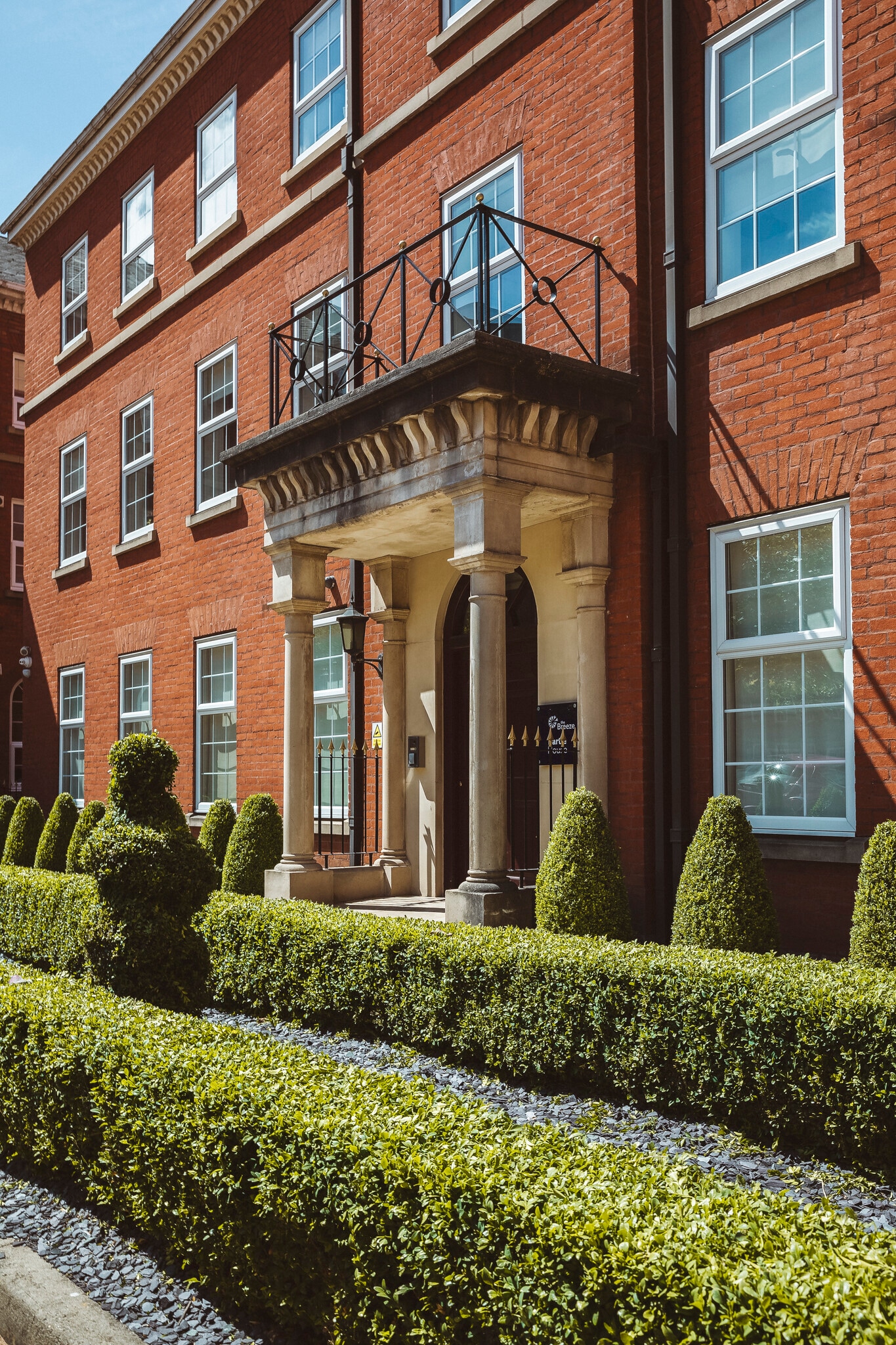 9-11 Oxford Ct, Manchester to rent Primary Photo- Image 1 of 9