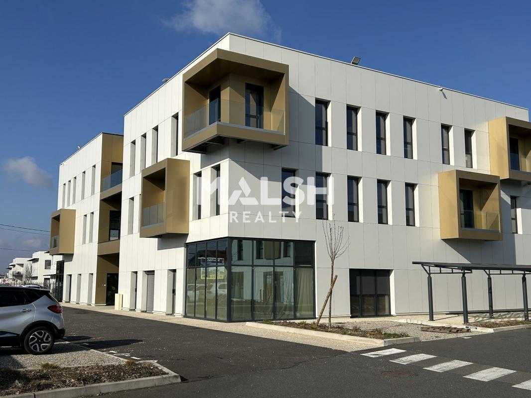 Office in Décines-Charpieu to rent Building Photo- Image 1 of 9