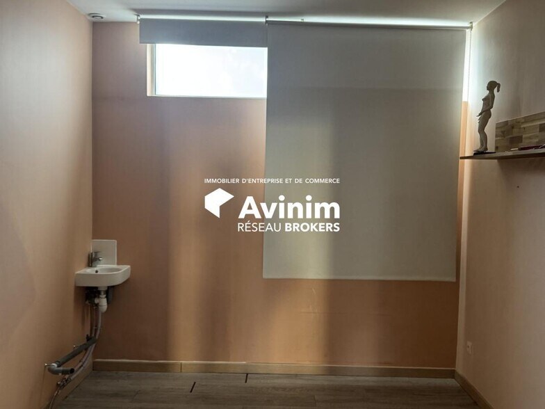Retail in Mions to rent - Interior Photo - Image 3 of 8
