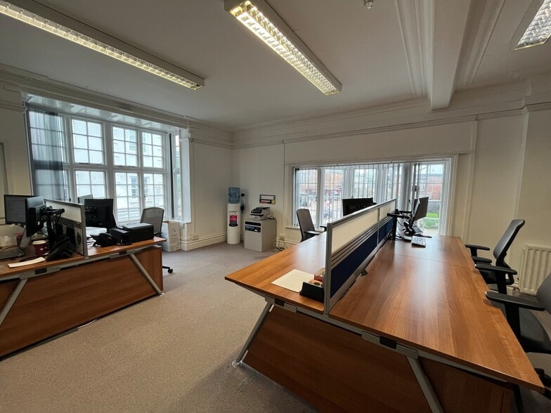 16-17 High St, Tring to rent - Building Photo - Image 3 of 13
