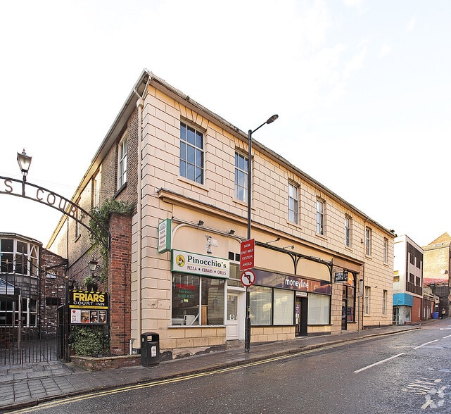 Rylands St, Warrington to rent - Building Photo - Image 2 of 4