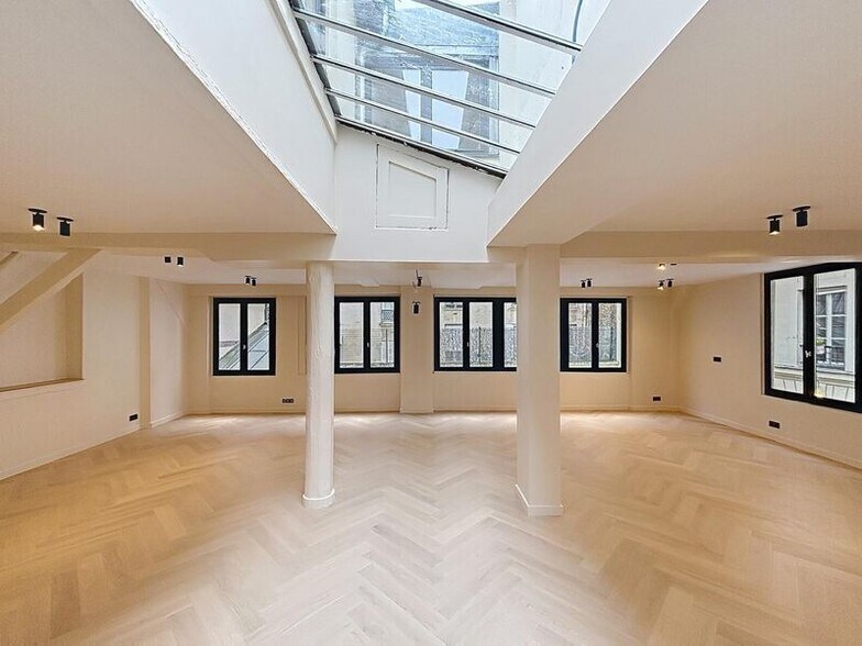 Office in Paris for sale - Interior Photo - Image 2 of 12