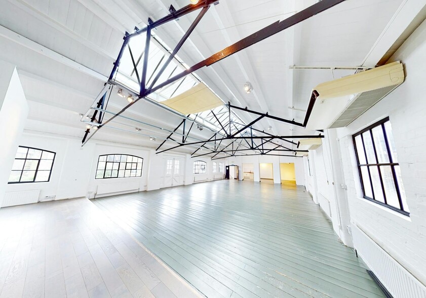 158 Hurlingham Rd, London for sale - Interior Photo - Image 2 of 5