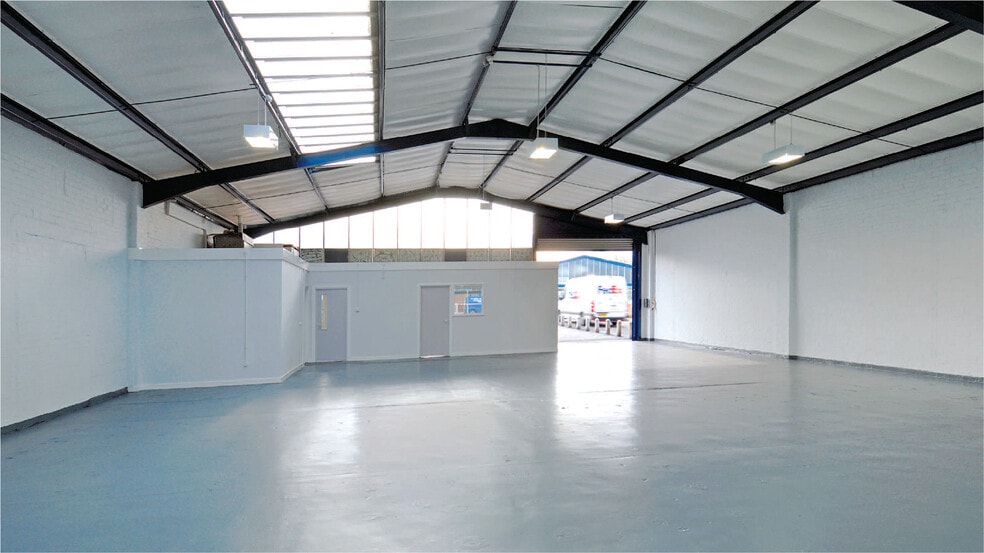 Commercial Avenue, Cheadle to rent - Interior Photo - Image 2 of 2