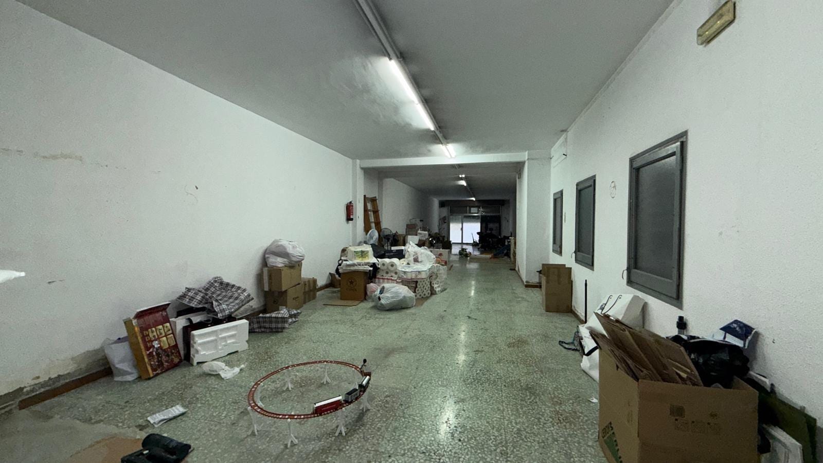 Retail in Santa Coloma de Gramenet, Barcelona to rent Primary Photo- Image 1 of 4