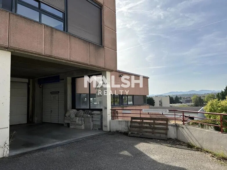 Light Industrial in Brignais for sale - Building Photo - Image 2 of 16