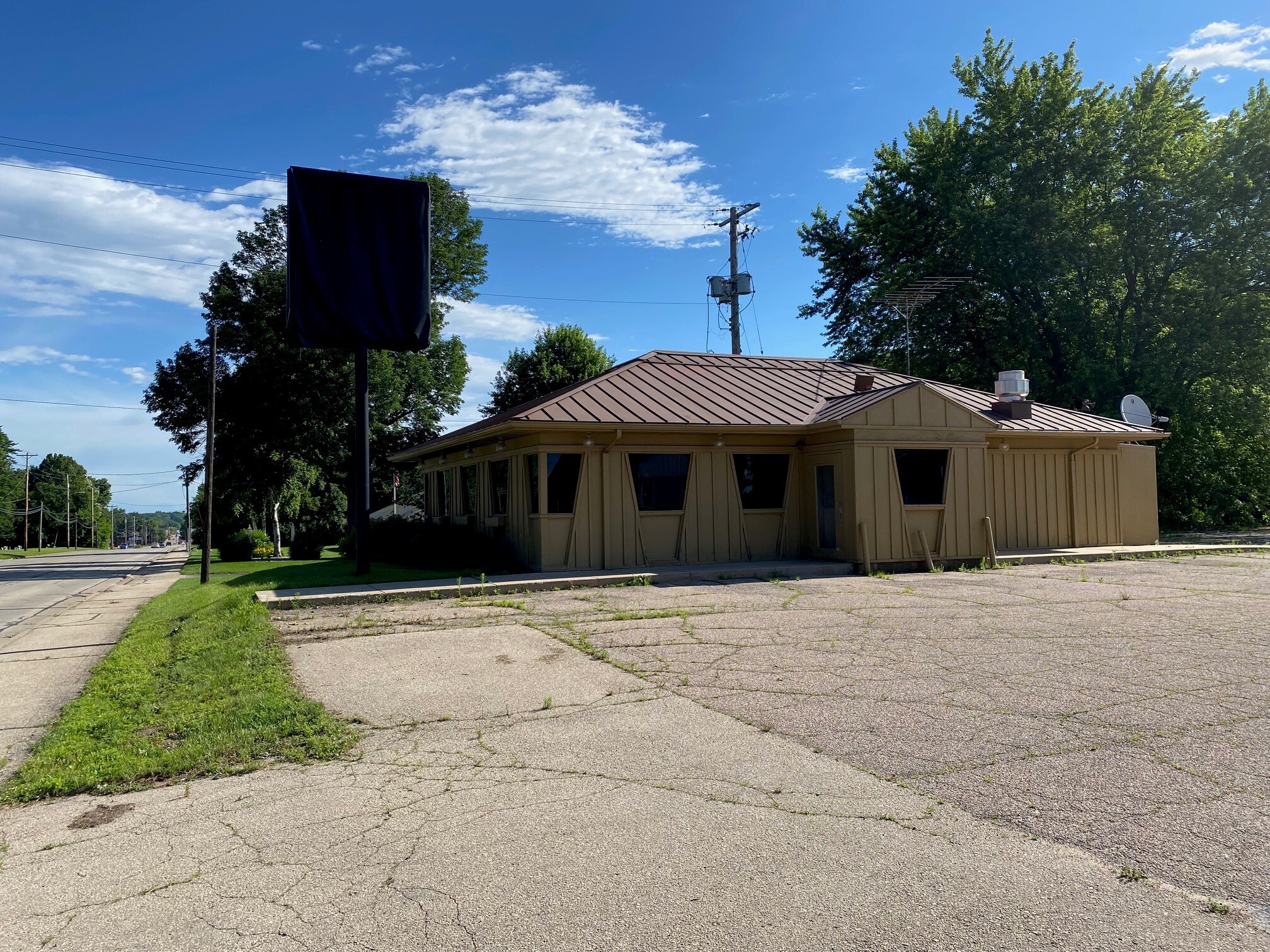 305 S Main St, Clintonville, WI for sale Building Photo- Image 1 of 4