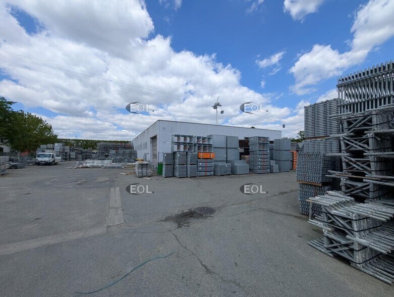Industrial in Villeneuve-Saint-Georges to rent - Building Photo - Image 2 of 10