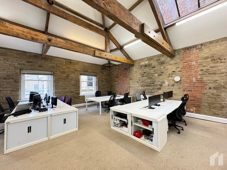 9-13 Wellington Rd, Dewsbury to rent - Building Photo - Image 3 of 22