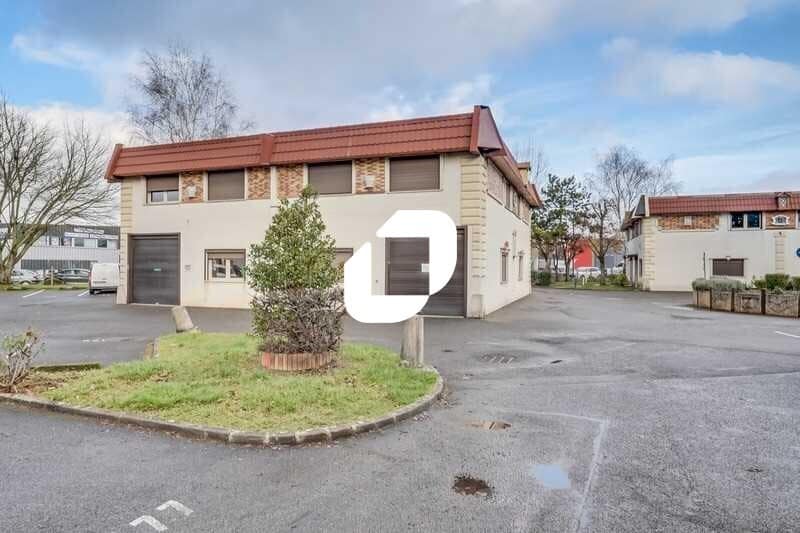 Light Industrial in Massy to rent Building Photo- Image 1 of 12