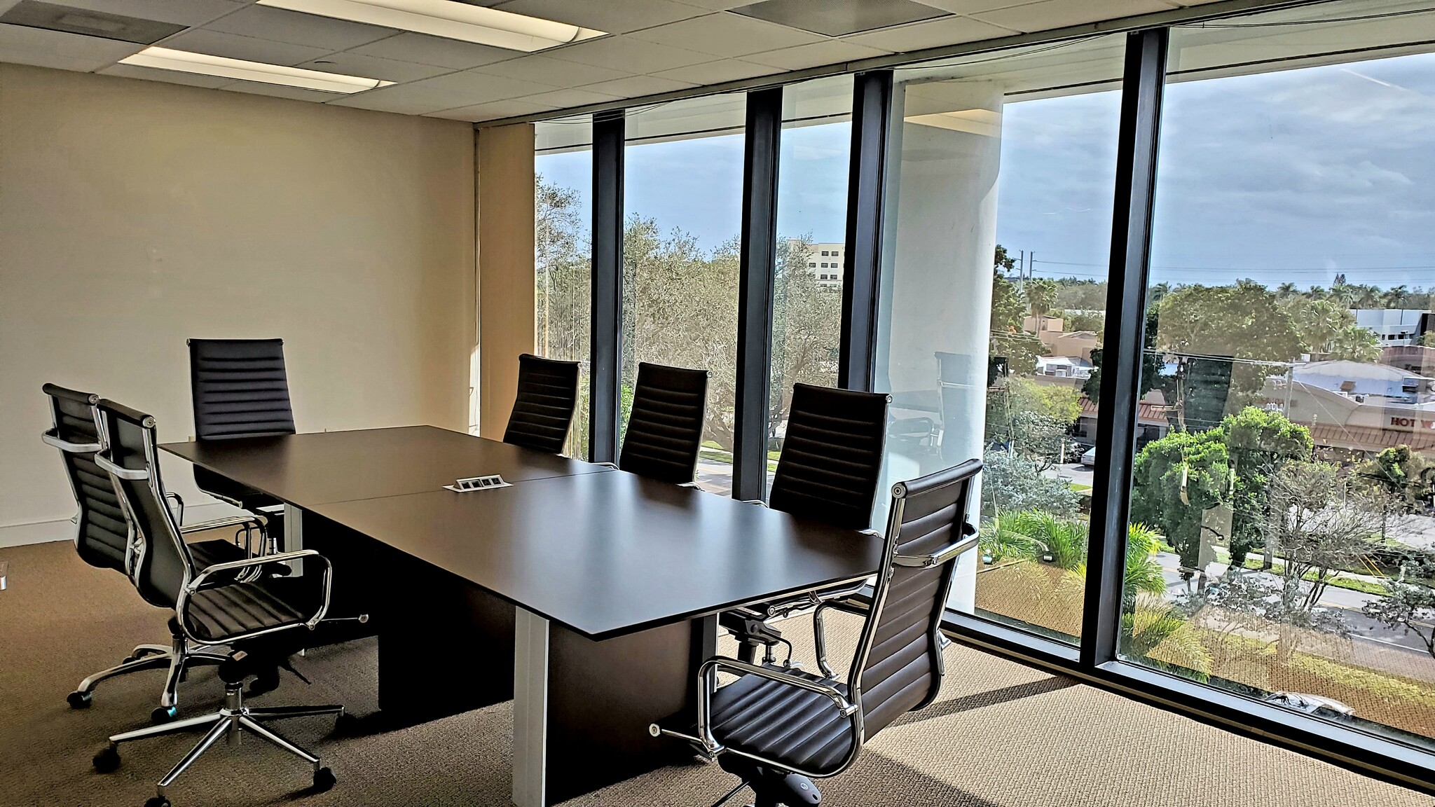 2300 Glades Rd, Boca Raton, FL to rent Interior Photo- Image 1 of 2