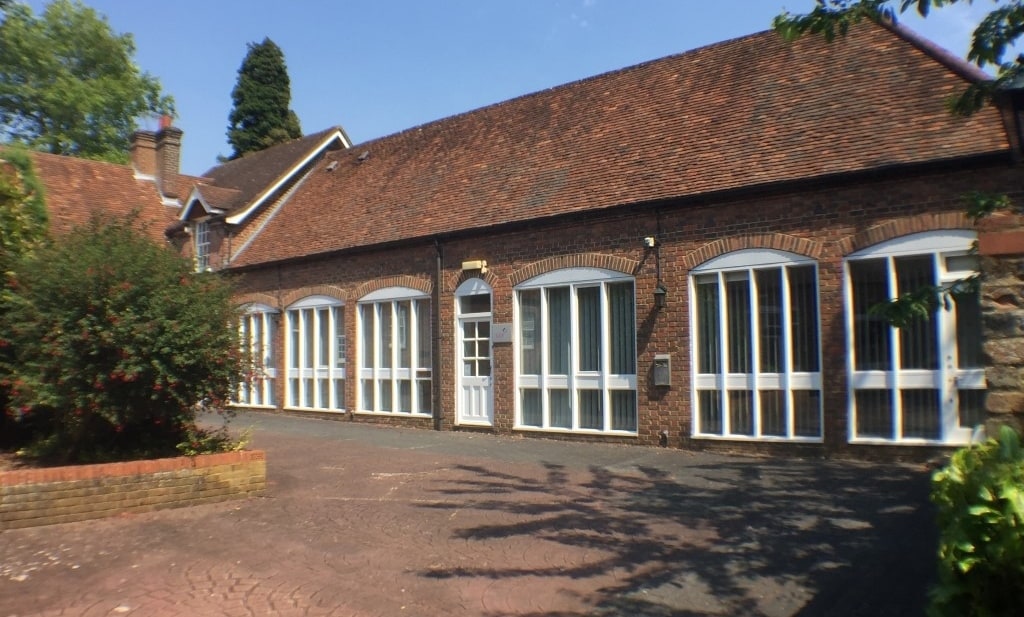 Chesham Rd, Berkhamsted to rent Building Photo- Image 1 of 8