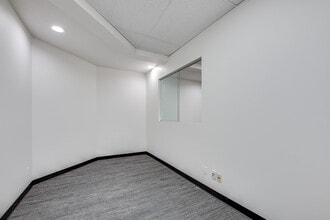 3328 McCarthy Rd, Ottawa, ON to rent Interior Photo- Image 2 of 4