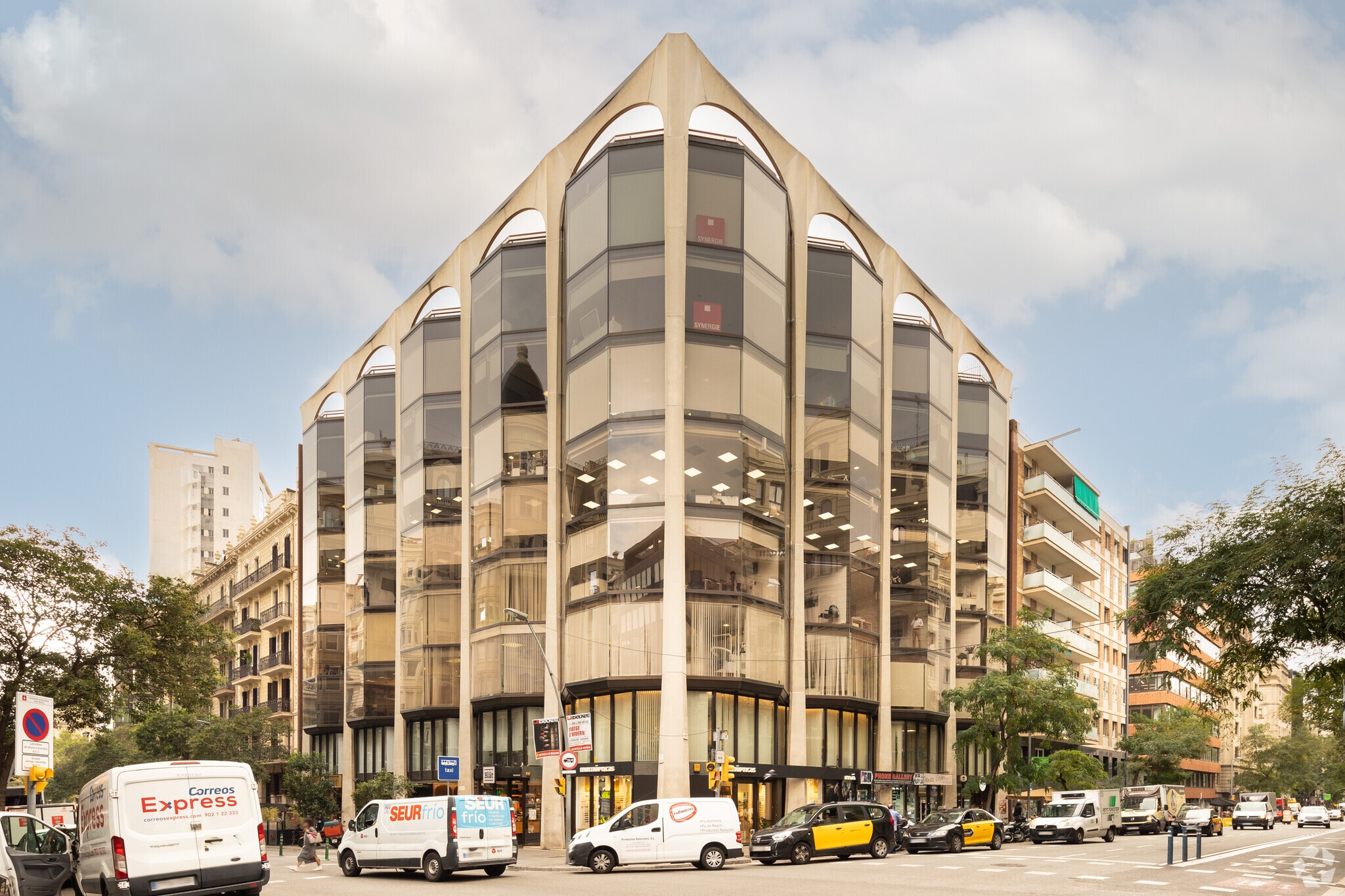 Office in Barcelona, Barcelona to rent Primary Photo- Image 1 of 7