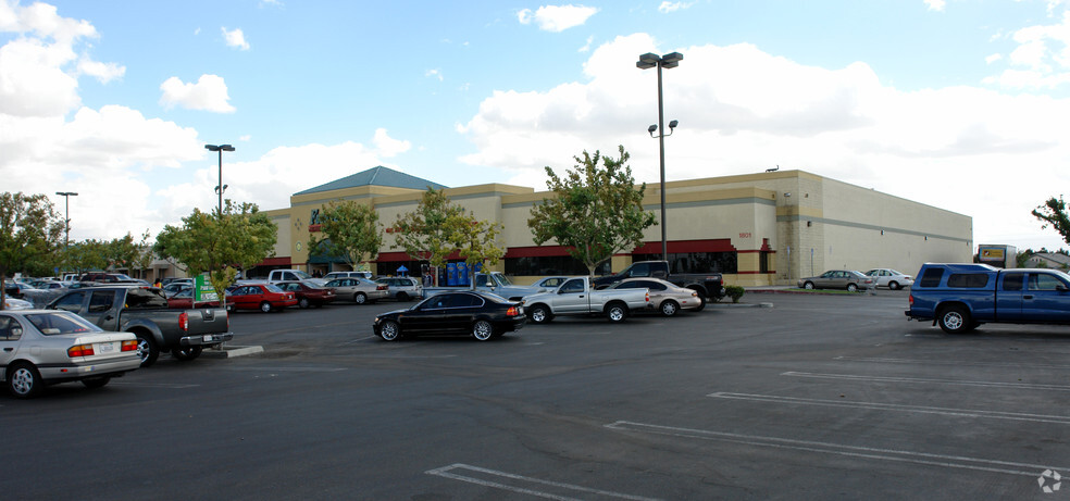 1751-1801 White Ln, Bakersfield, CA for rent - Building Photo - Image 3 of 4