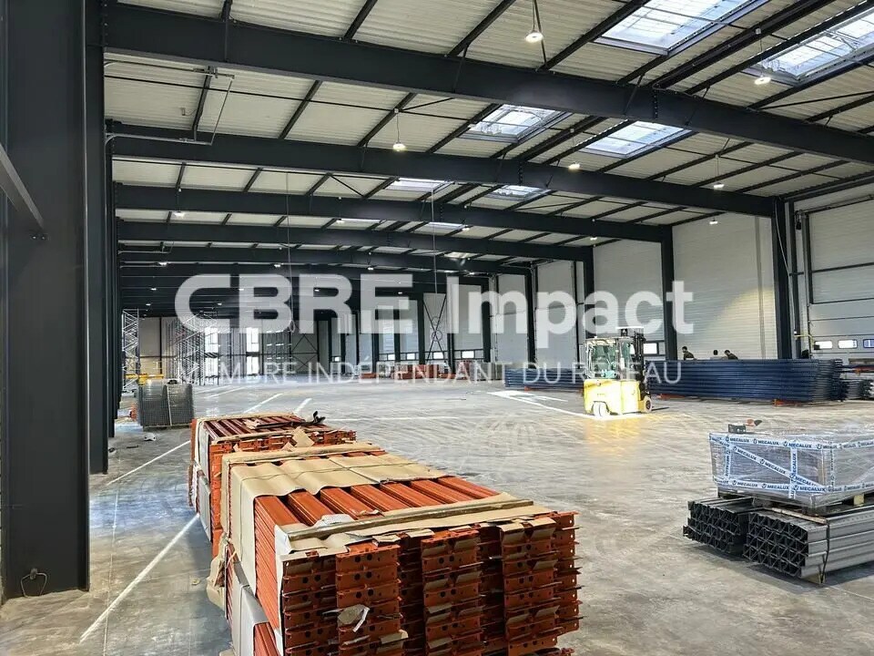 Location Local d'activités 215 m² - Photo 1