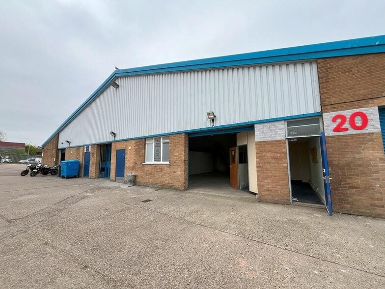 Wharfedale Rd, Ipswich to rent - Building Photo - Image 1 of 7