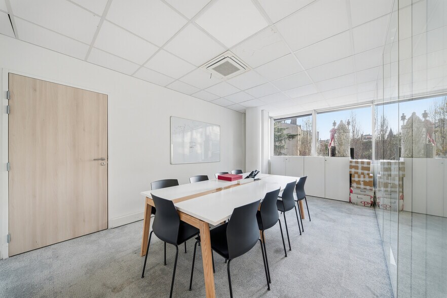 Office in Levallois-Perret for sale - Building Photo - Image 2 of 6