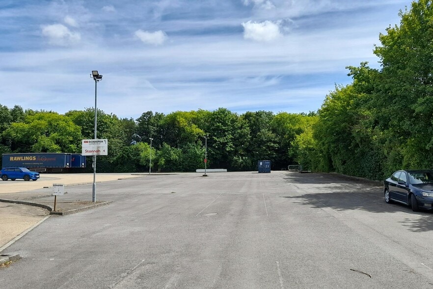 83-84 Livingstone Rd, Andover for sale - Building Photo - Image 1 of 1