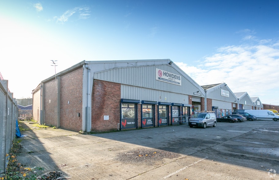 1-6 Cater Rd, Bristol to rent - Primary Photo - Image 1 of 8