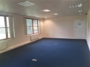 7-11 Melville Ter, Stirling to rent Interior Photo- Image 1 of 2