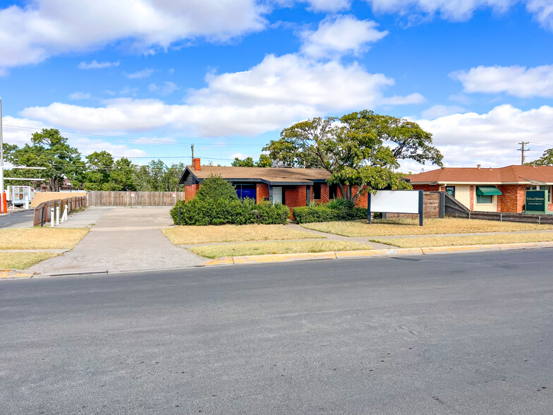 2604 W Kansas Ave, Midland, TX for rent - Primary Photo - Image 1 of 14