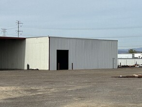 24348 N 11th Ave, Phoenix, AZ for rent Building Photo- Image 1 of 9