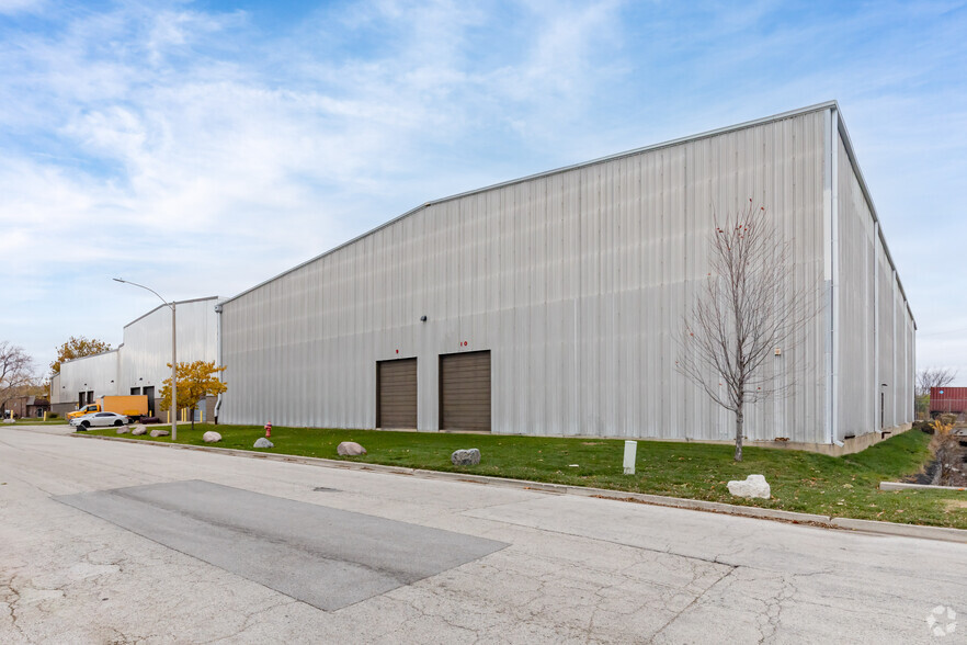 1001 Industrial Dr, Bensenville, IL for rent - Building Photo - Image 3 of 21