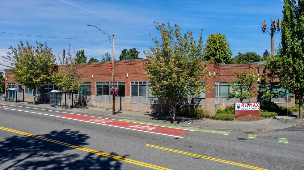 6225-6245 SW Capitol Hwy, Portland, OR for rent - Building Photo - Image 3 of 6