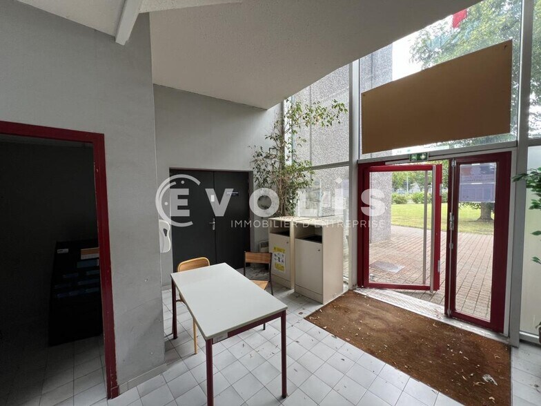 Office in Lognes to rent - Interior Photo - Image 1 of 5