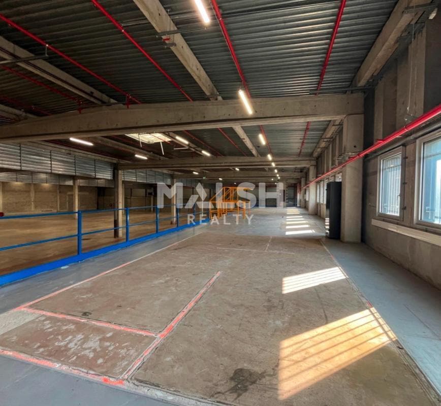 Light Industrial in Vénissieux to rent Interior Photo- Image 1 of 3