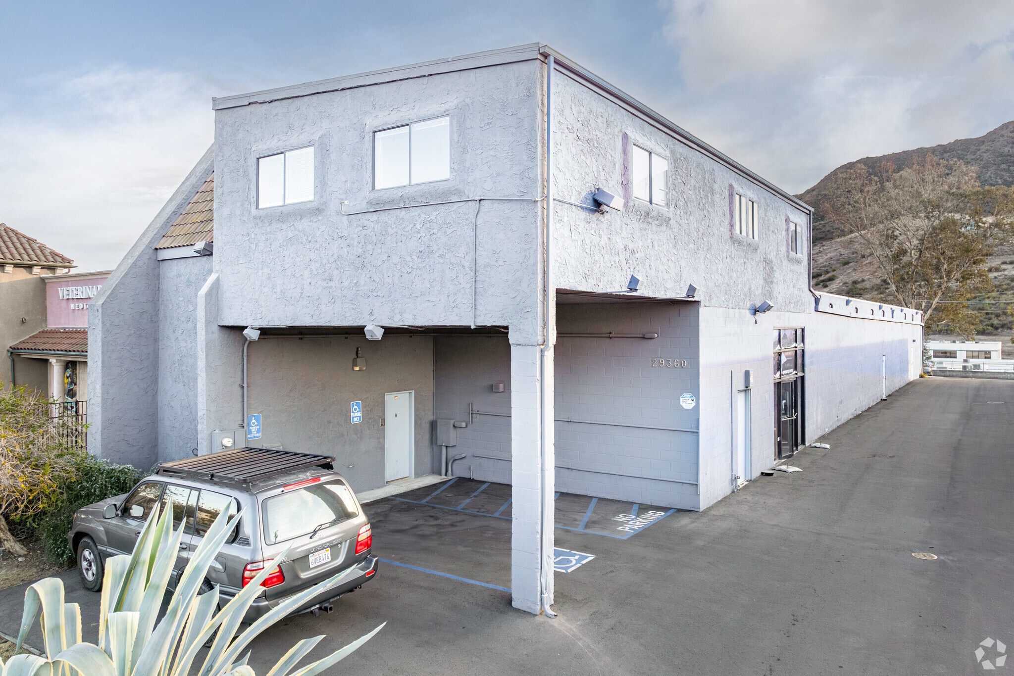 29360-29370 Roadside Dr, Agoura Hills, CA to rent Building Photo- Image 1 of 16