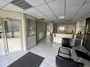 Industrial in Maurepas to rent Interior Photo- Image 1 of 7