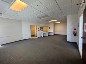 82 Miller Dr, North Aurora, IL to rent Building Photo- Image 2 of 5