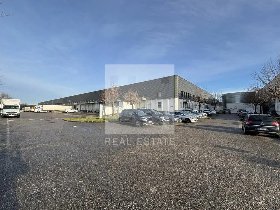 7 Rue André Sentuc, Vénissieux to rent Building Photo- Image 1 of 13