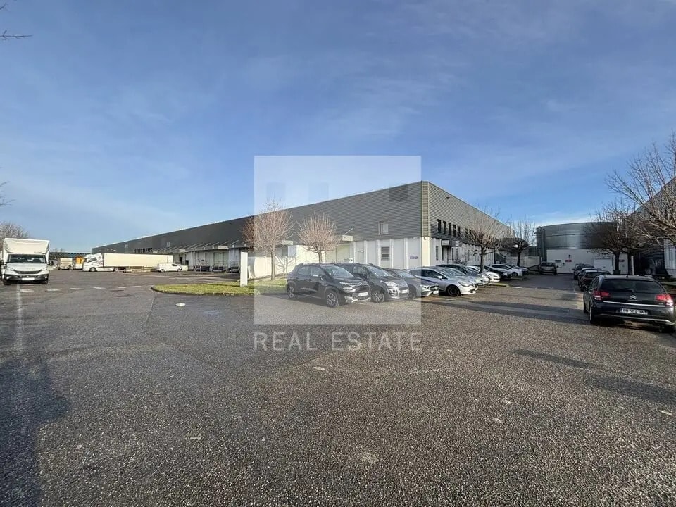 Light Industrial in Vénissieux to rent Building Photo- Image 1 of 2