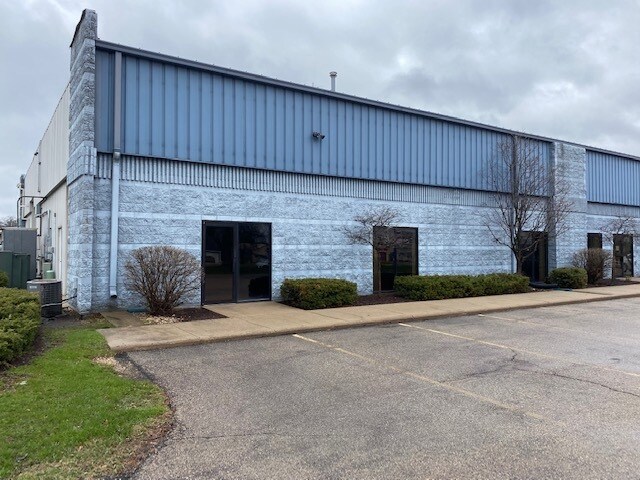 851-859 E Broadway, Monona, WI to rent - Building Photo - Image 3 of 5