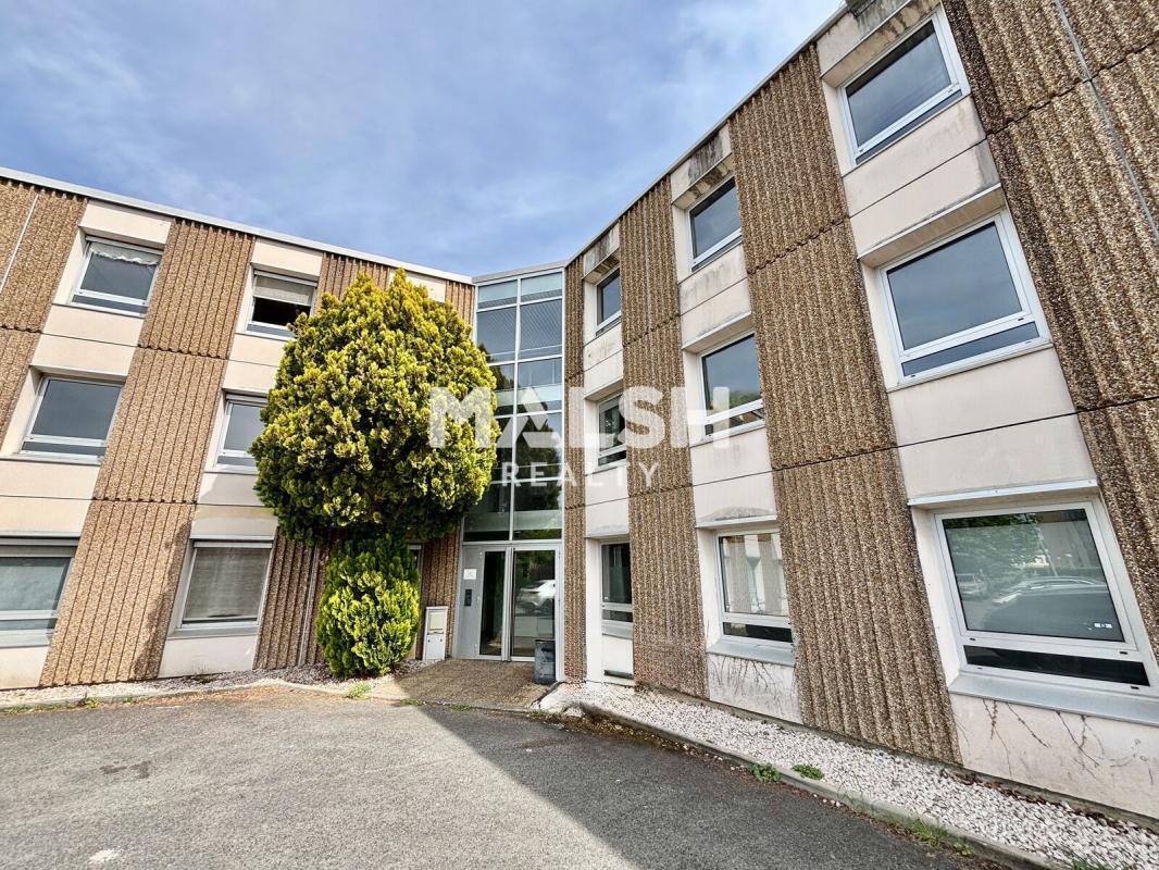 Office in Écully for sale Building Photo- Image 1 of 10